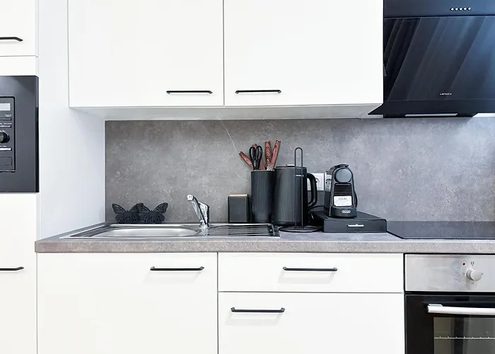 Apartment 1 Bdr - Emerald, Right Near Schoenbrunn Palace *