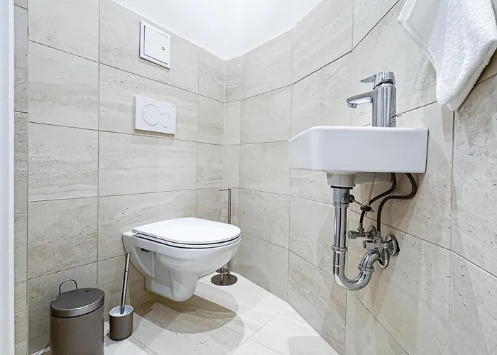 1 Bdr - Emerald, Right Near Schoenbrunn Palace * Vienna