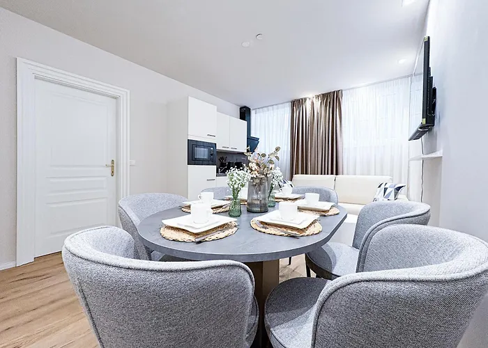 1 Bdr - Emerald, Right Near Schoenbrunn Palace * Vienna