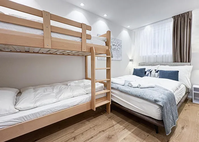 1 Bdr - Emerald, Right Near Schoenbrunn Palace