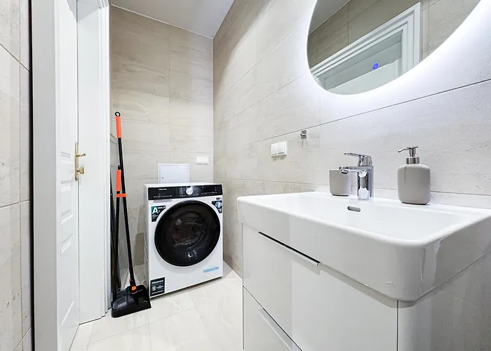 Apartment 1 Bdr - Emerald, Right Near Schoenbrunn Palace *
