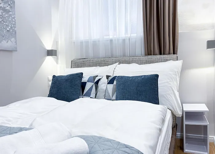 1 Bdr - Emerald, Right Near Schoenbrunn Palace Apartment *